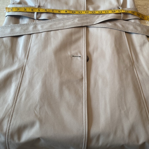 Ellen Tracy light trench coat w/ detachable hood, Excellent Condition, - Picture 14 of 16